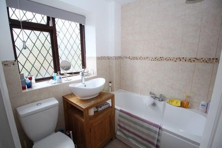 2 bedroom end of terrace house to rent - Photo 2