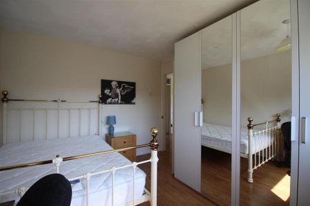 5 bedroom semi-detached house to rent - Photo 4