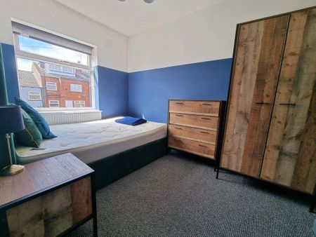 3 bedroom terraced house to rent - Photo 3