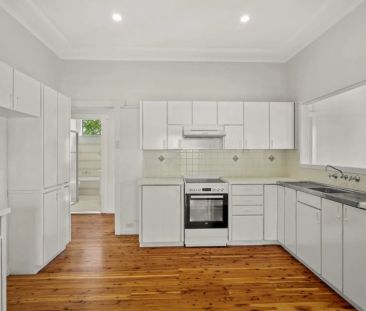 The Ideal Family Home - Conveniently located to all amenities - Photo 6