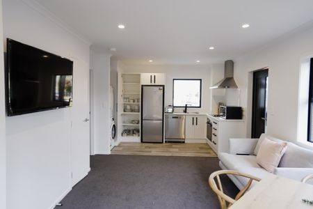 These are great studio rooms, within walking distance to local shops and University. - Photo 2