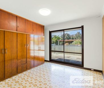 Neatly Presented 3 x 1 with Evaporative cooling! - Photo 5
