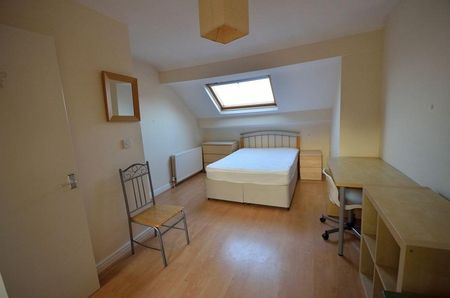 4 bedroom terraced house to rent - Photo 4