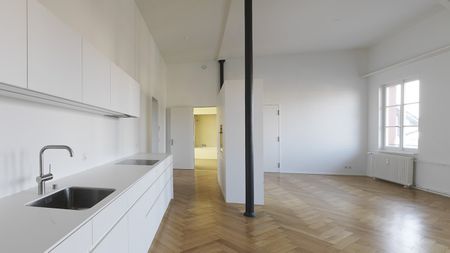 Moderne Loft-Wohnung im Herzen der Basler Altstadt - Photo 2
