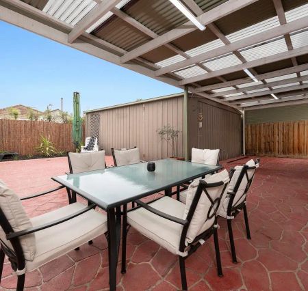 “2 BEDROOM + STUDY IN UNBEATABLE LOCATION!” - Photo 2