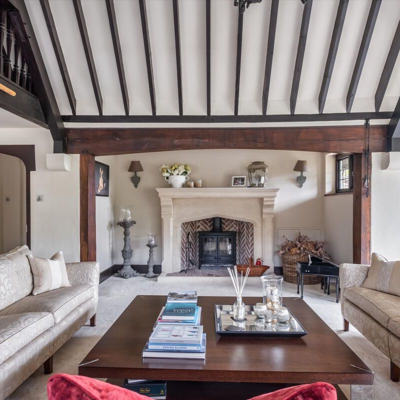 A superb countryside home with spectacular views, a tennis court, swimming pool, putting green & stables situated close to Guildford Town, available to let. - Photo 1