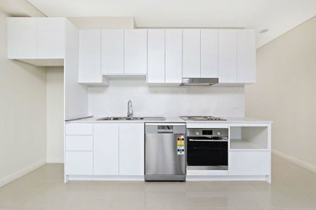 Light Filled Apartment - Photo 3