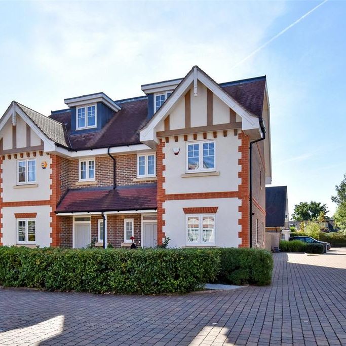 4 bedroom semi-detached house to rent - Photo 1