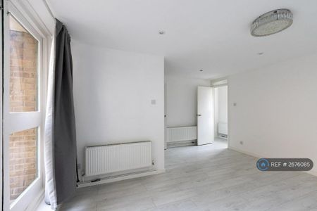 3 bedroom flat to rent - Photo 2