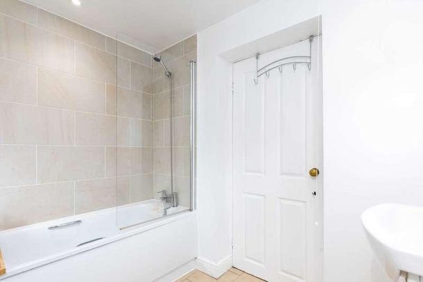 Crawley Road, Horsham, RH12 - Photo 1