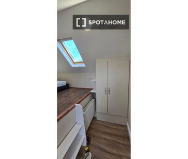 Bed in shared room in a residence for rent in Dublin - Photo 2