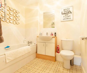 2 bedroom ground floor flat to rent - Photo 1