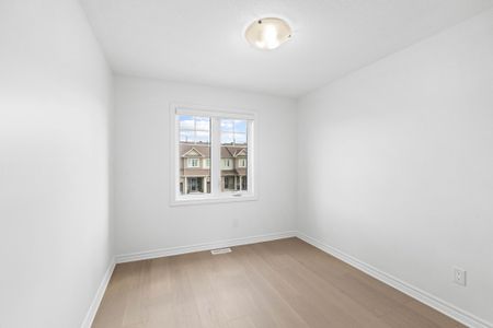 For Lease - 2477 Waterlilly Way, Barrhaven, Ontario - Photo 4