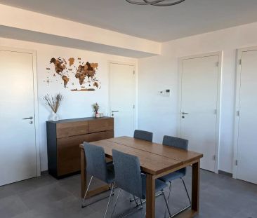 Lichtrijk 2-slaapkamerappartement met terras - Photo 3