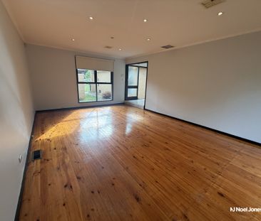 15 Lawford Street, DONCASTER - Photo 2