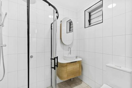 BEAUTIFULLY RENOVATED FAMILY HOME - Photo 2