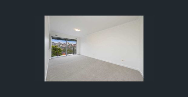 Freshly Updated Apartment in a Prestigious Harbourside Pocket - Photo 1