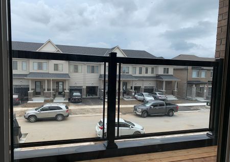 For Lease - 2023 Cameron Lott Crescent, Oshawa, Ontario - Photo 4