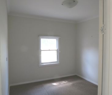 Cosy cottage with easy access to town - Photo 4