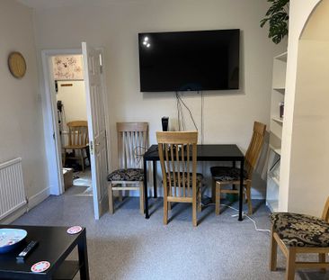 Sycamore Road, Guildford - Photo 6