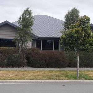 Executive Spacious Family Home in Prime Subdivision - Photo 3