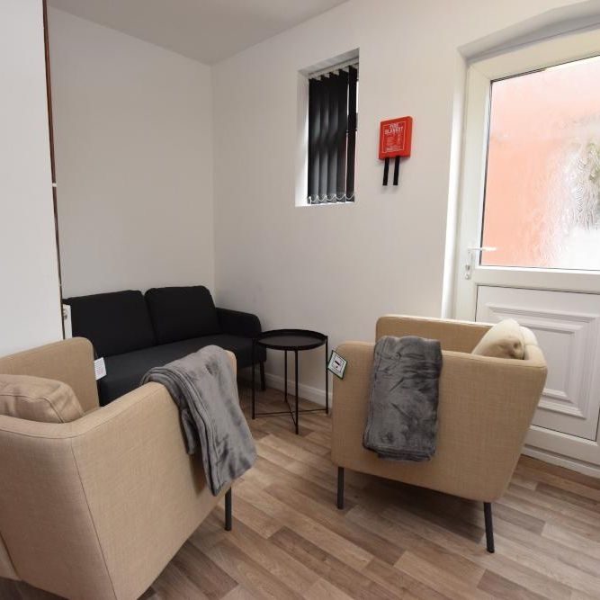 5 bedroom semi-detached house to rent - Photo 1