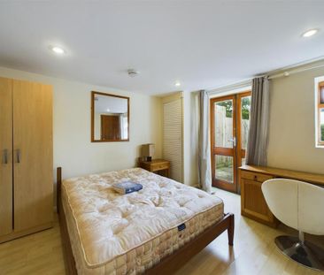 5 bedroom terraced house to rent - Photo 3