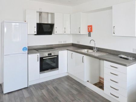 1 bedroom in a flat share to rent - Photo 5