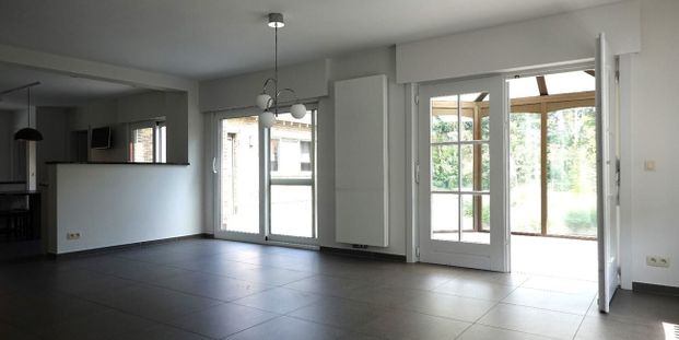 Woning te huur in Jabbeke voor € 1.850 met 4 slaapkamers - Photo 1
