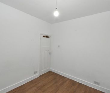 5 bedroom end of terrace house to rent - Photo 4