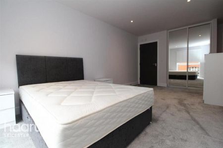 2 bedroom apartment to rent - Photo 3