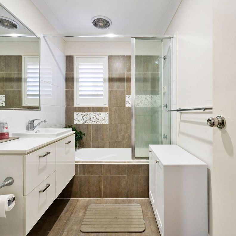 3 BEDROOMS! NEAR NORTH LAKES! - Photo 1