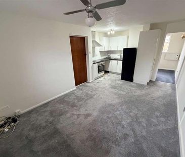 River Leys, Cheltenham, GL51 - Photo 2