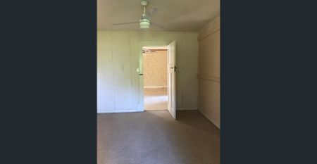 Conveniently located character home - walk to PA Hospital & public transport - Photo 5