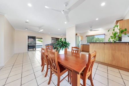 ELEVATED TROPICAL LIVING - Photo 3