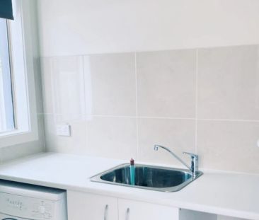 Fully Furnished Comfort in Quiet Court – $390 per week - Photo 4