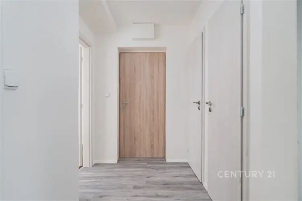 Nabídka pronájmu atraktivního bytu 2+1 po rekonstrukci s balkonem a sklepem, 9. května 423, 25741 Týnec nad Sázavou, okamžitě volný - Фото 1