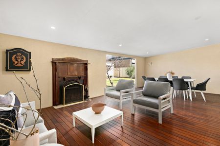 Charming 3-Bedroom Family Home with Modern Comforts and Outdoor Appeal - Photo 4