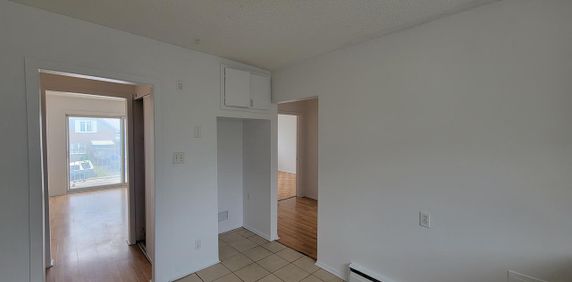 14 Rue Roy (Hull) Grand Logement 3 Chambres Près De Tout. - Photo 2
