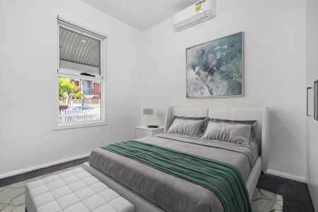 Elegant Terrace Home with Luxury Renovation - Photo 3