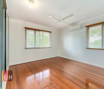 FULLY FENCED, AIR CONDITIONED HOME IN STAFFORD HEIGHTS - Photo 4