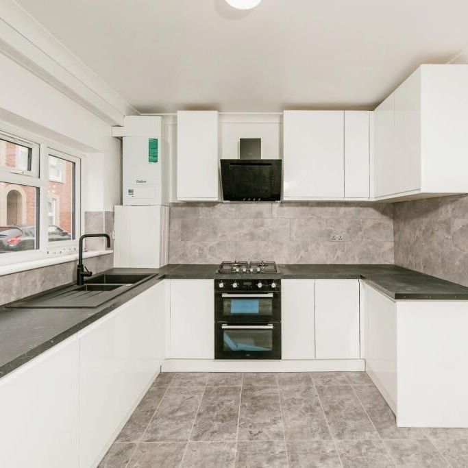 Room in a Shared House, In The Heart Of Town Centre, RG1 - Photo 1