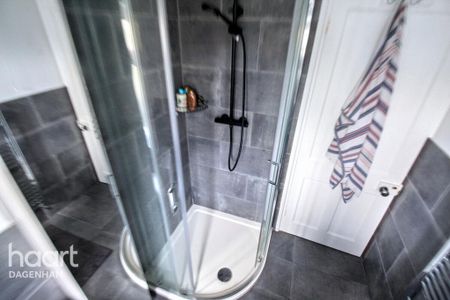 4 bedroom terraced house to rent - Photo 5