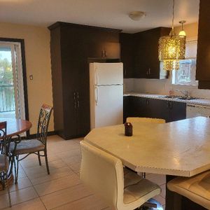 Haut de duplex à louer LIBRE IMMÉDIATEMENT (Bail 13 mois) - Photo 2