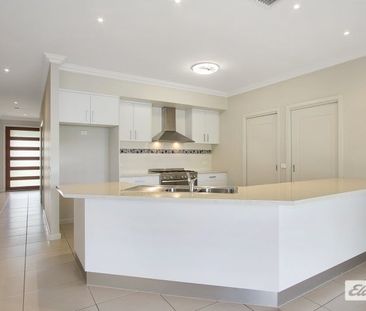Modern Family Living - Photo 4