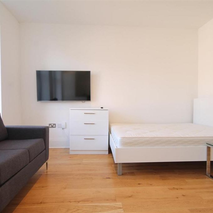 Studio to rent - Photo 1