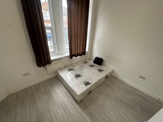 Room in a Shared Flat, Staplehurst Road, SE13 - Photo 1