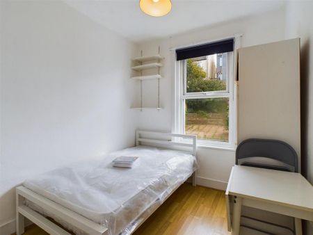 6 bedroom terraced house to rent - Photo 4