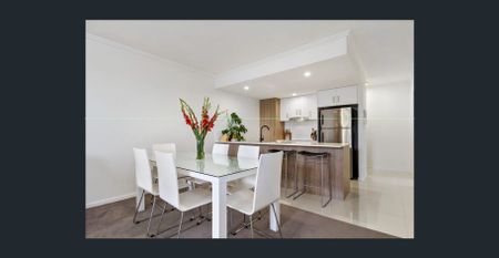 FULLY FURNISHED - EVERYTHING ON YOUR DOORSTEP IN ONE OF BRISBANE'S BEST CAFE PRECINCTS - Photo 4