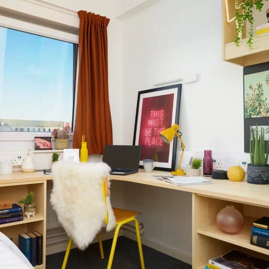 Large Standard Single Ensuite - Photo 1